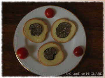 Toasts avec des lamelles de truffes'